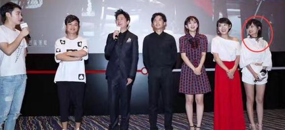 潘粵明與女演員牽手，心靈之旅的平靜尋覓