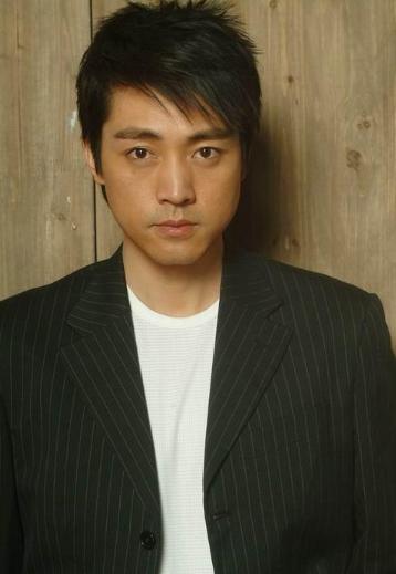 吳軍忱，從舞臺(tái)到熒屏的自信蛻變與成就之路