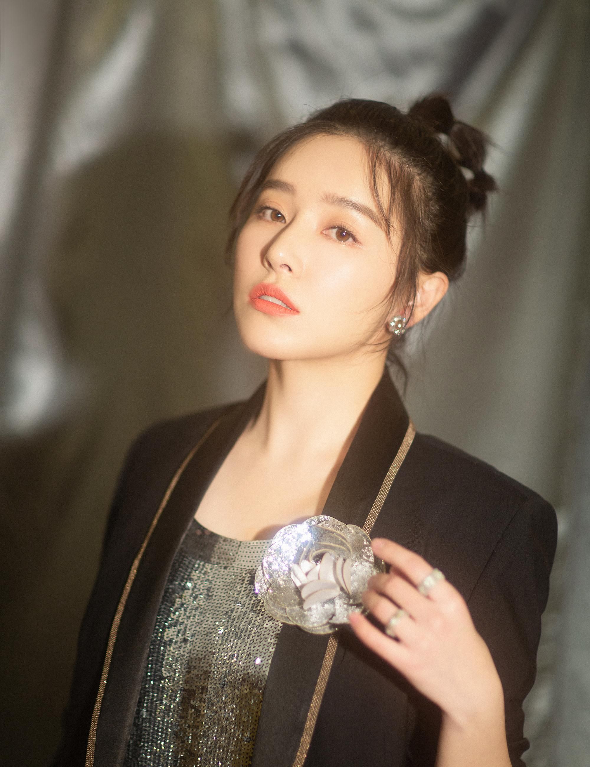 闞清子演藝事業(yè)持續(xù)升溫，新動態(tài)備受矚目，最新消息一覽