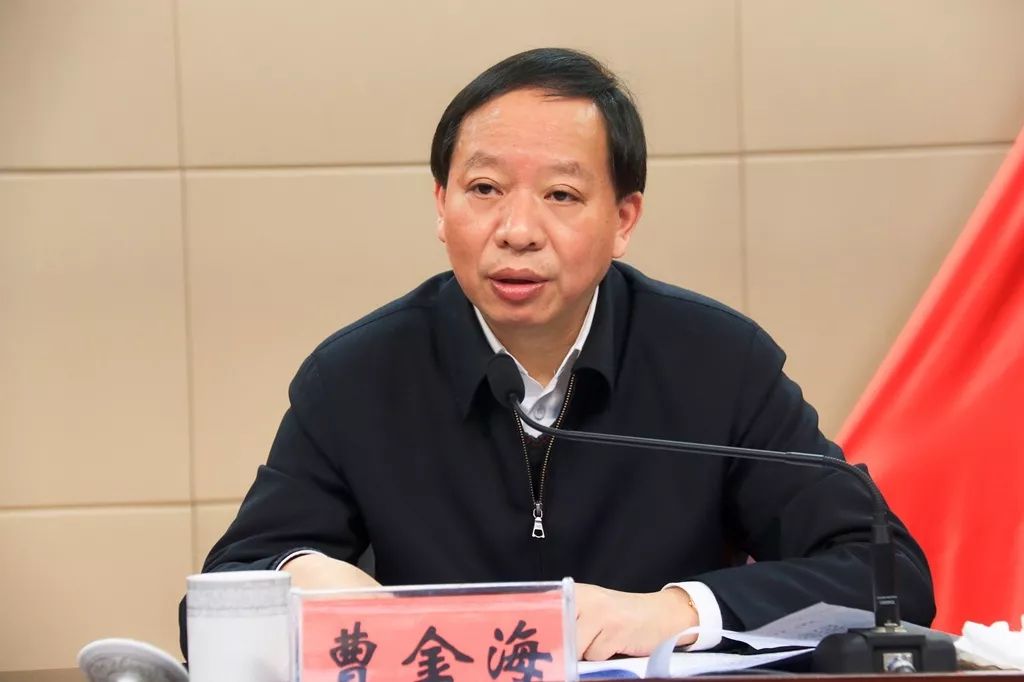 吳輝最新動態(tài)，學(xué)習(xí)之光，自信與成就的力量展現(xiàn)風(fēng)采